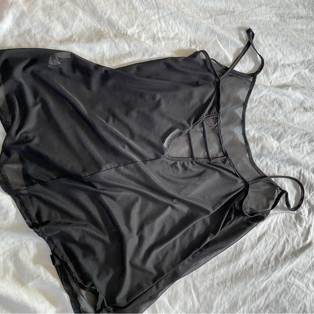 *SOLD* Mesh Embroidered Floral Flowy Top - Picture 4 of 6